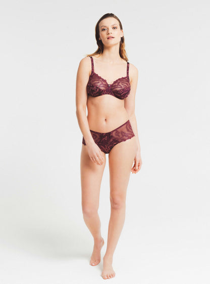 Two-piece set of the Louisa Bracq's Vortex Silk Embroidery line.