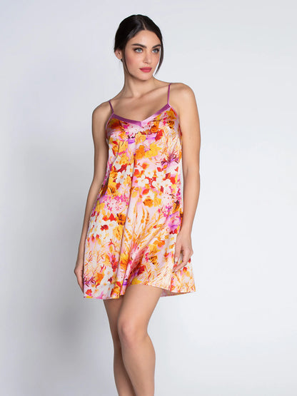 Women is wearing Jardins de Lumière Silk Chemise front picture