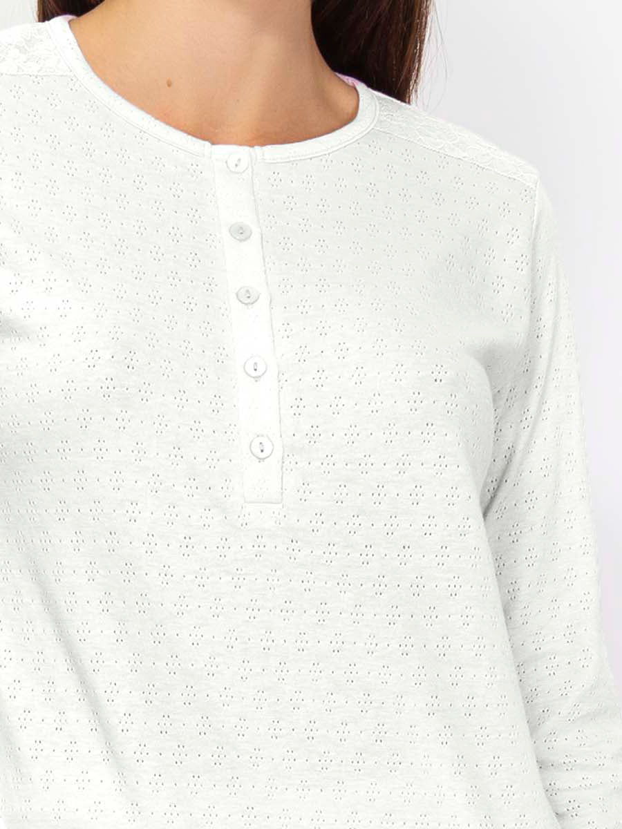 This premium pointelle cotton pajama set is crafted with a soft, subtly-textured fabric. Its long-sleeved top and trousers feature an elegant color palette that strikes a balance between comfort and style. 