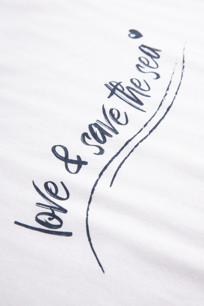 Be Happy Jersey Cotton Loose T-Shirt front picture with lettering Love and save the sea.