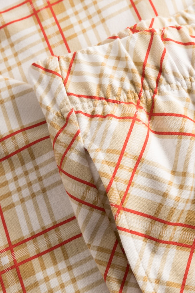 Waistband with pocket of the Be Happy Cotton Check Capri Pants