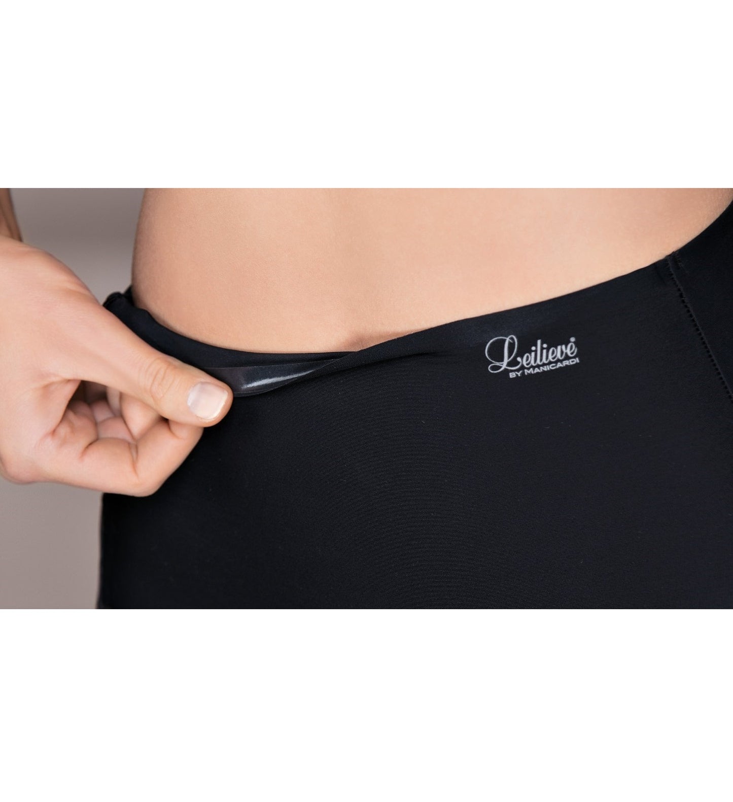 Elegant, shaping high-waisted shorts from the Sculpt line by Leilieve from Italy.