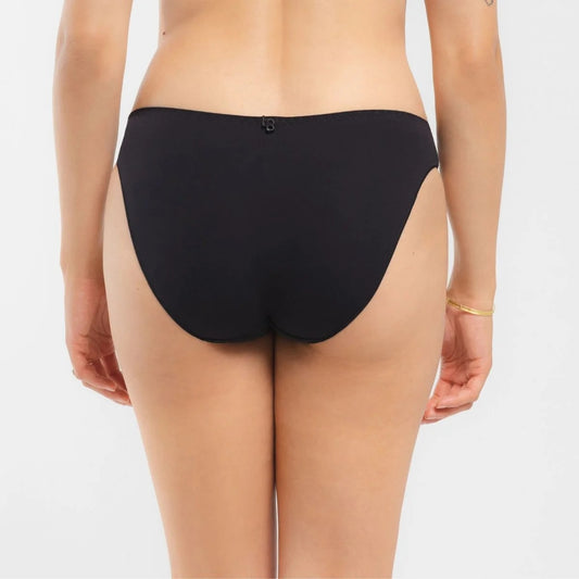 The Louisa Bracq brief from the Ziggy line is a faithful reference to the aesthetics of David Bowie. 